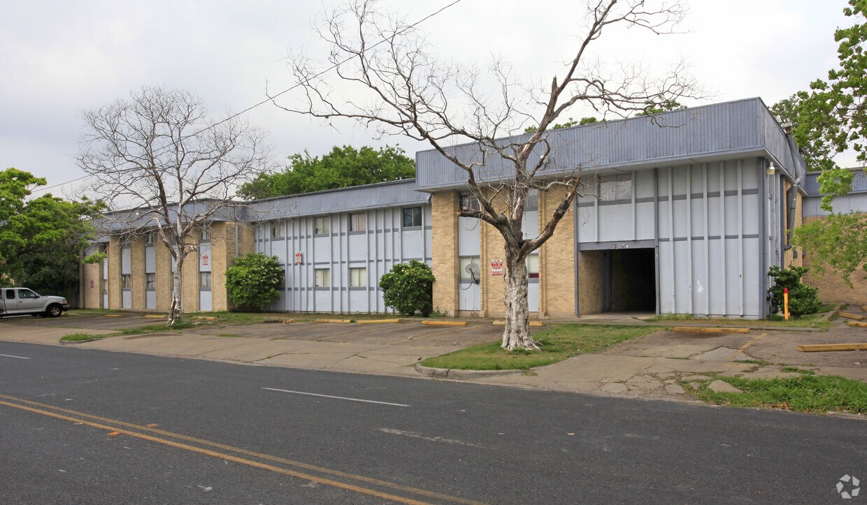 Primary Photo - Garden Villas Apartments