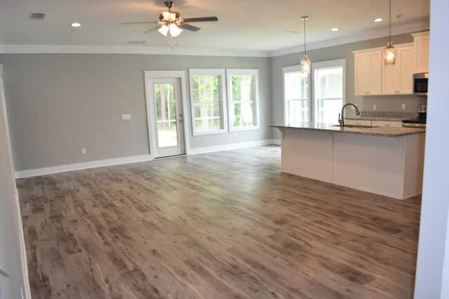 Building Photo - 15 Oakfield Dr