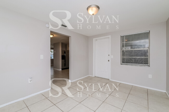 Building Photo - The living is easy in this 2 bedroom, 2 ba...