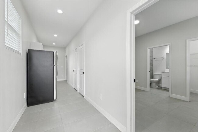 Foto del edificio - 8714 N Highland Ave