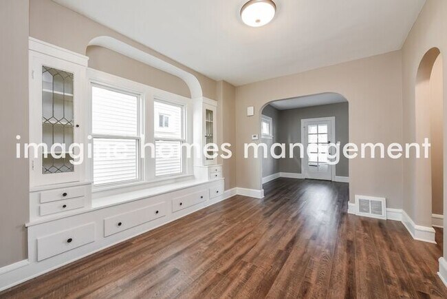 Foto del edificio - 2195 Clarence Ave