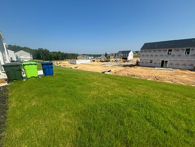 Building Photo - Room in Single Family Home on Glacis Ct
