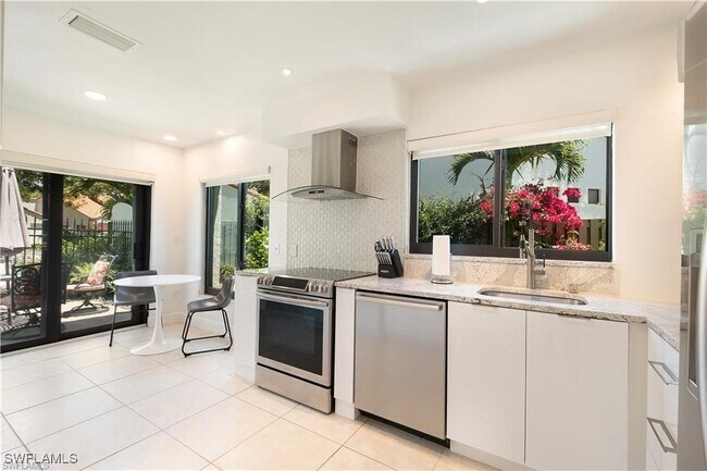 Foto del edificio - 845 Reef Point Cir