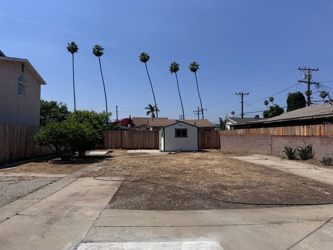 Foto del edificio - 319 N Rowan Ave