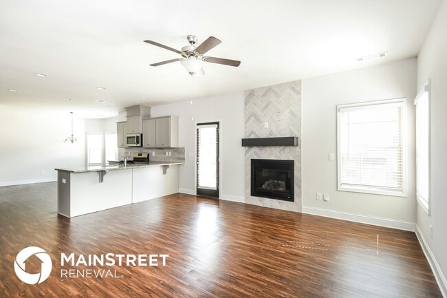 Building Photo - 692 Overlook Gln Dr