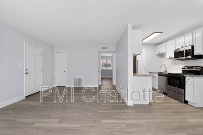 Foto del edificio - 831 McAlway Rd