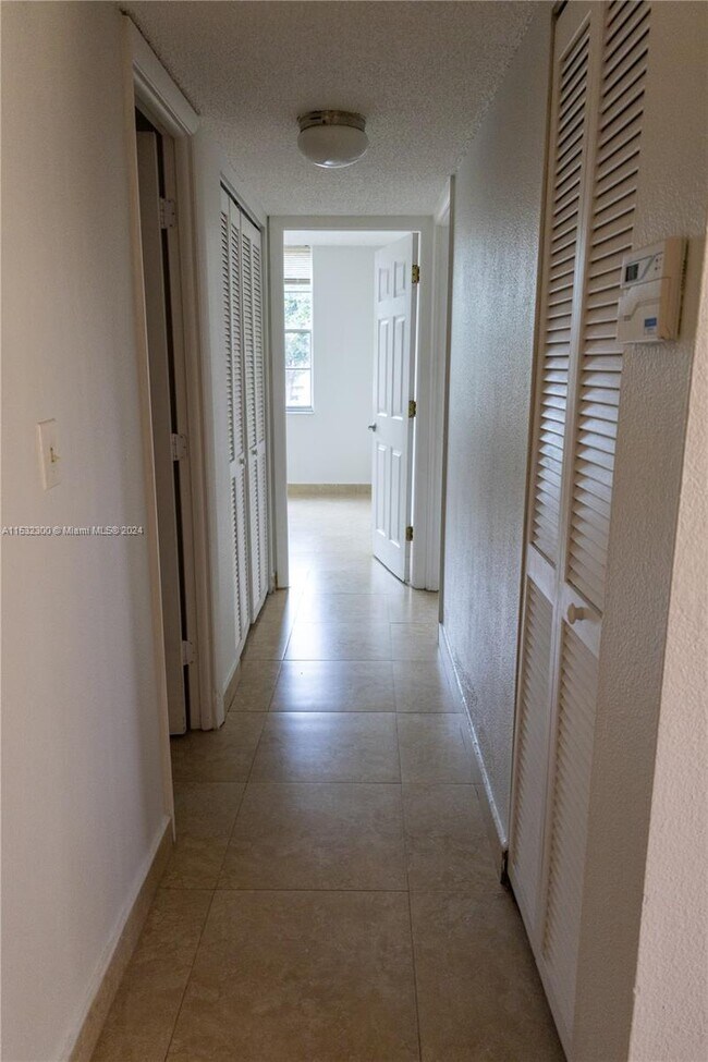 Foto del edificio - 9350 Fontainebleau Blvd