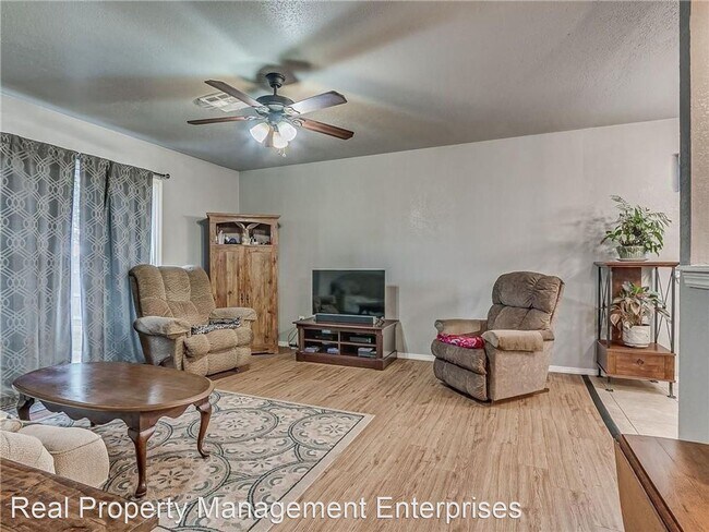 Foto del edificio - 3 br, 2 bath House - 3820 Terry Way