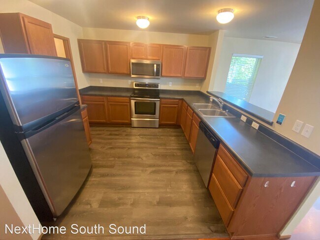 Building Photo - 3 br, 2.5 bath House - 1474 Burnside Place