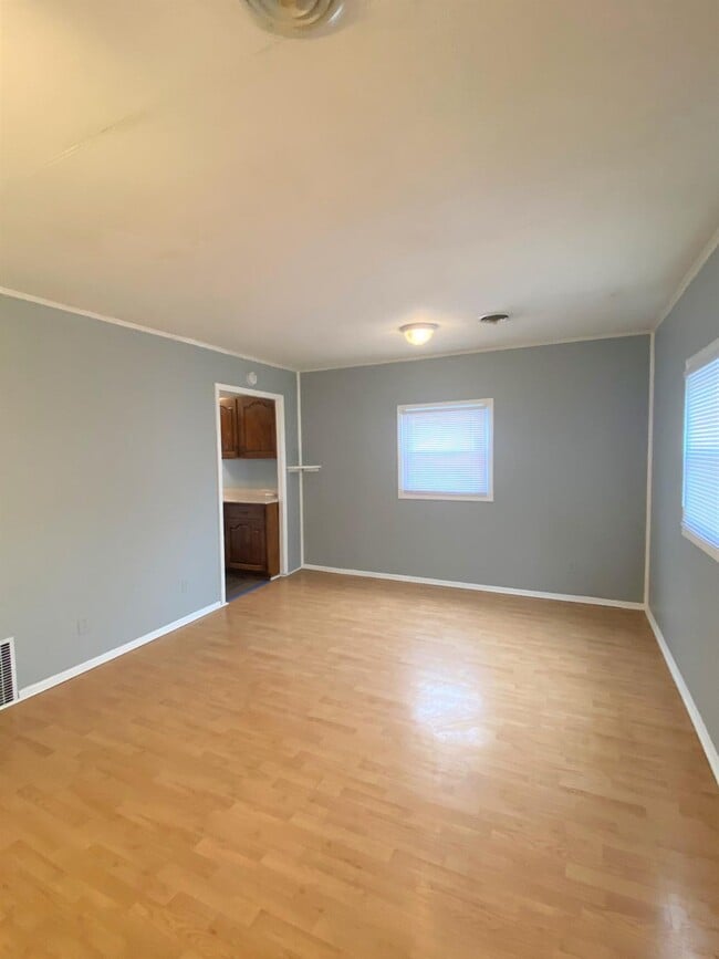 Building Photo - 1018 Marcellus Dr