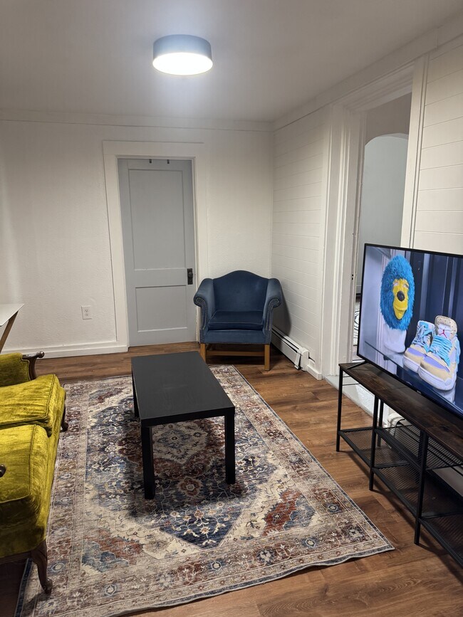 Foto del edificio - 1015 Pine Ave