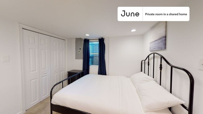 Building Photo - Room in Shared 5 bed/2 bath home in Logan Circle