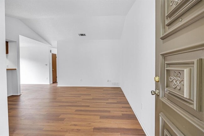 Building Photo - 11501 Walnut Ridge Dr