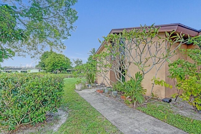 Building Photo - 7135 W Sunrise Blvd