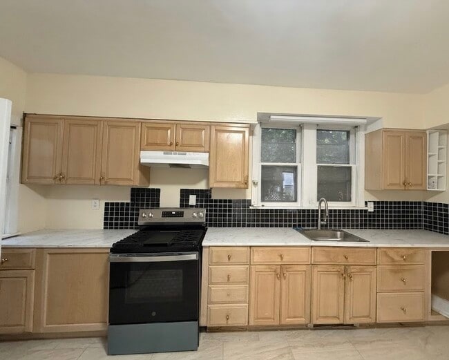 Building Photo - 9 Carhart Ave