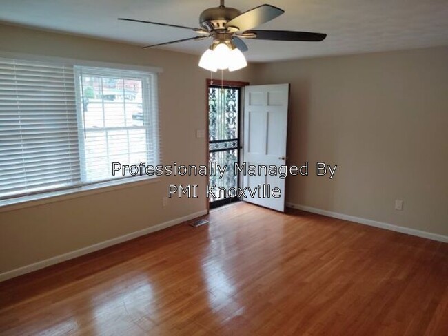 Building Photo - Newly Renovated 3bdrm/2ba in Farragut