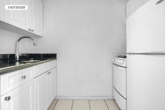 Building Photo - 1409 2nd Ave