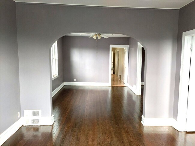 Building Photo - 2530 S 60th Ct