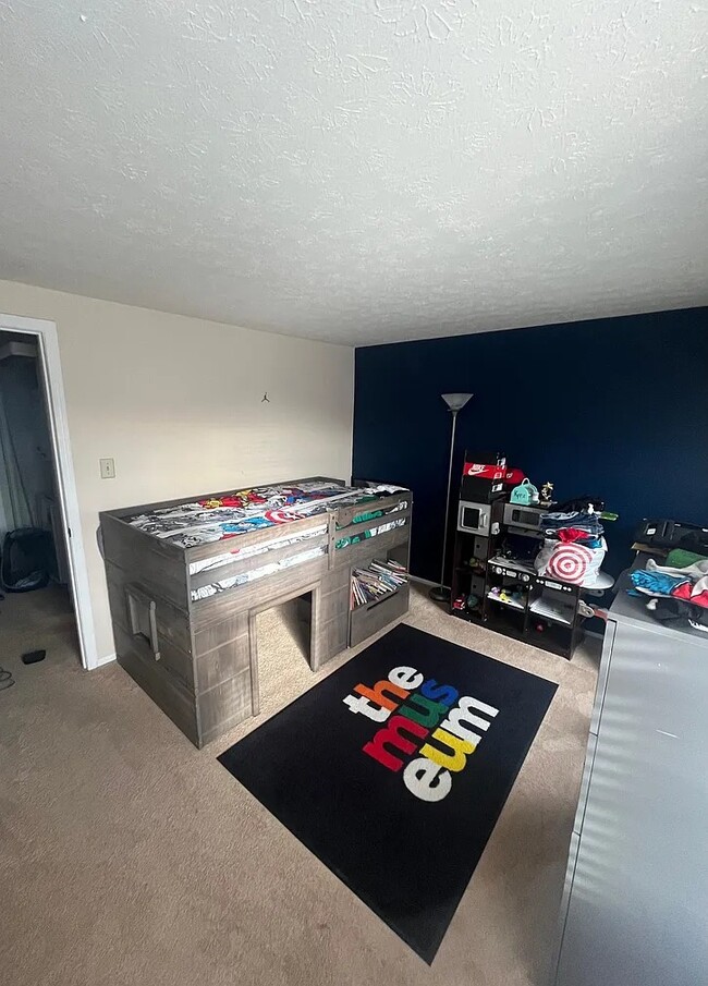 Foto del edificio - 6435 Lacrosse Ln NE