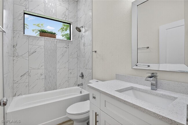 Foto del edificio - 2408 Conroy Ave N
