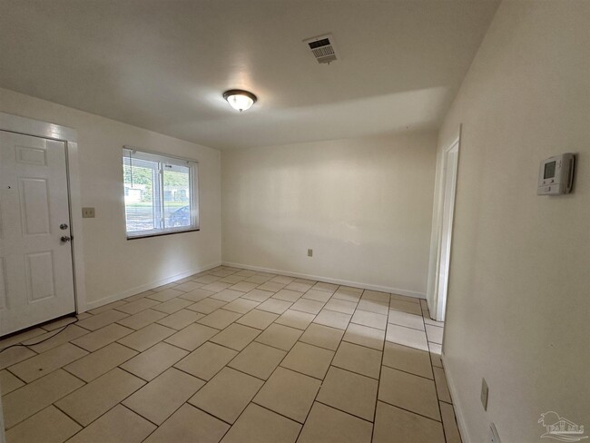 Building Photo - 120 Holmes Dr