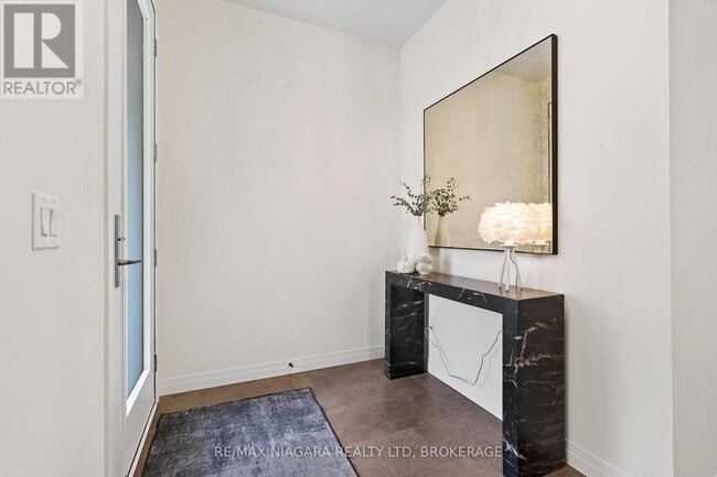 Photo du bâtiment - 300 Richmond St