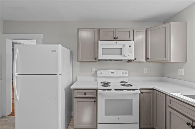 Building Photo - 28 Island Ave