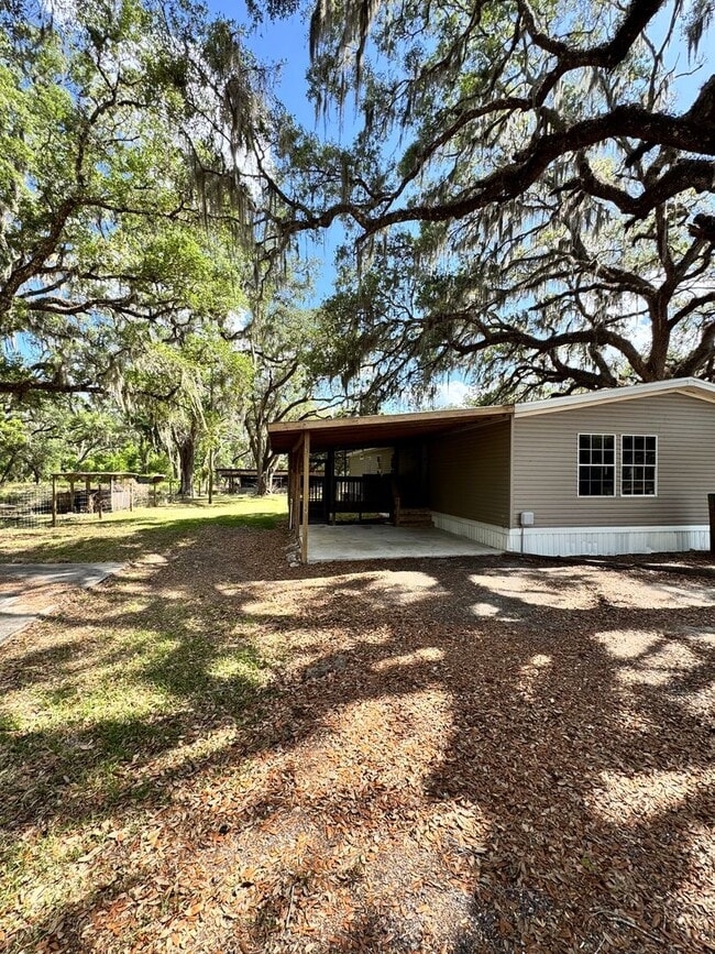 Foto del edificio - 17640 Bellamy Brothers Blvd