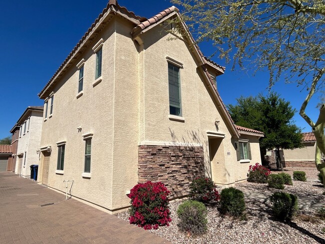 Building Photo - 14072 W Country Gables Dr