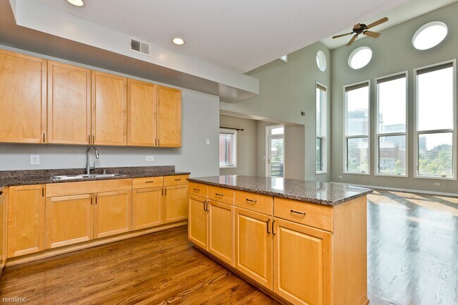 Foto del edificio - 3 br, 2.5 bath Condo - 854 W Erie St