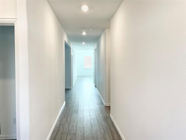 Building Photo - 2505 Starwater Dr