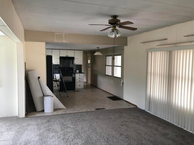 Foto del edificio - 215 Holiday Park Blvd NE