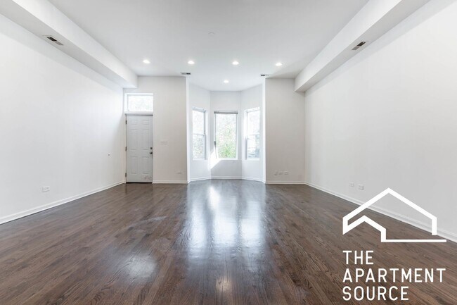 Building Photo - Spacious 4BR/2BA in Logan Square — Steps from the Blue Line!
