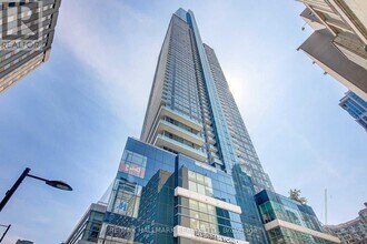 Building Photo - 386 Yonge St