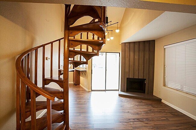 Foto del edificio - 2500 Burleson Rd