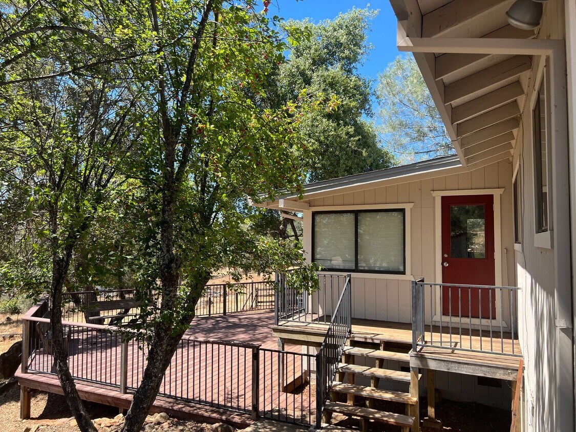Primary Photo - Beautiful 3 bed 2 bath on Property with a ...