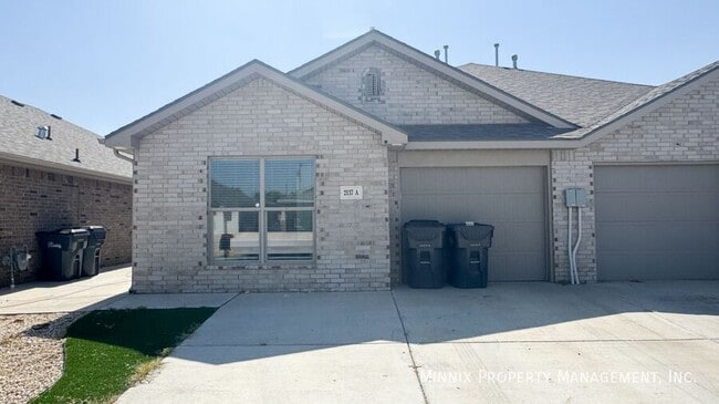 Building Photo - 2137 N Texas Ave