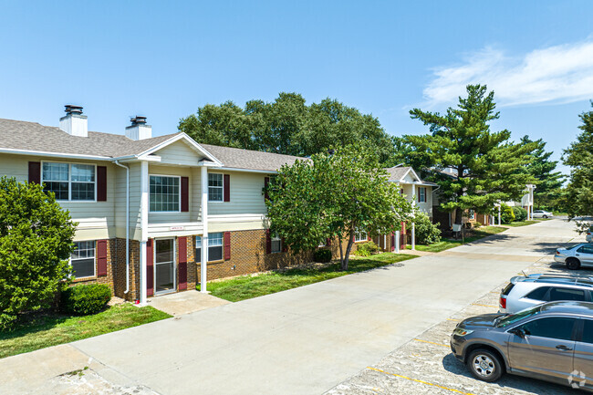 Building Photo - Hyde Park Townhomes & Apartments