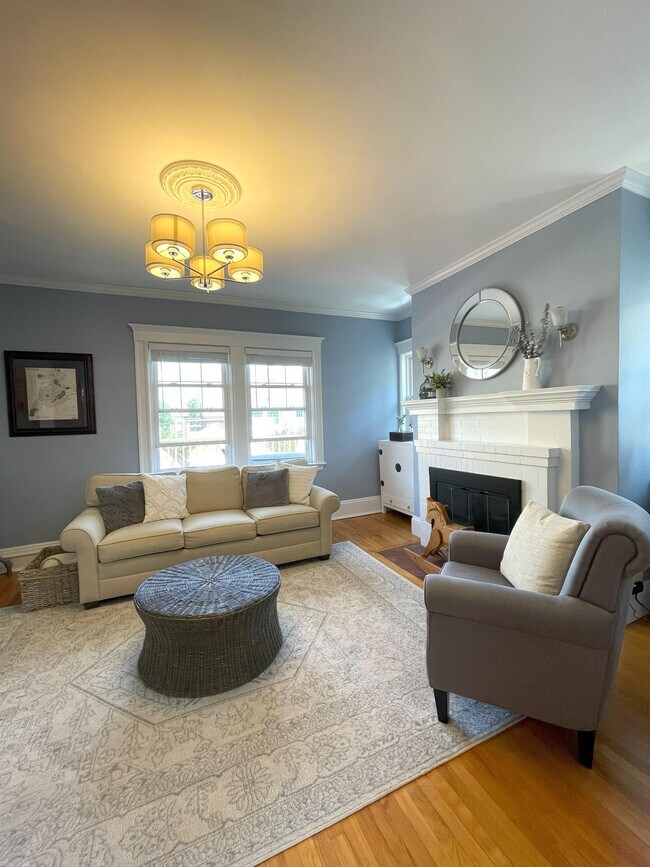 Building Photo - 102 Perkins St