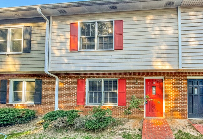 Foto del edificio - 2140 Kings Gate Cir SW