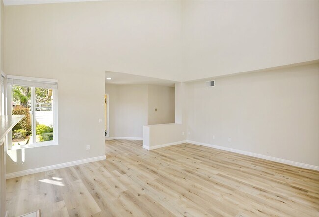 Building Photo - 3 Southsand