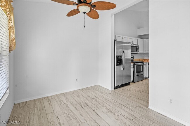 Foto del edificio - 9851 Costa Mesa Ln