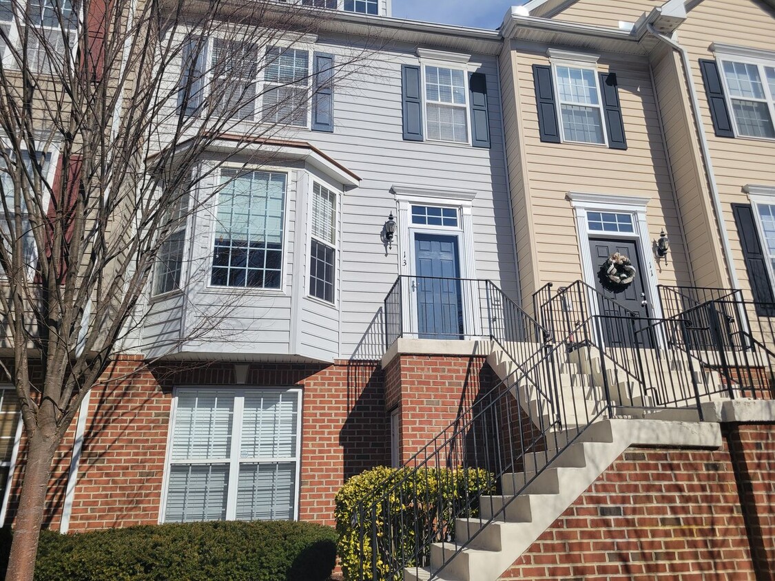 Foto principal - Charming 2 BR/2.5 BA Townhome in Annapolis!