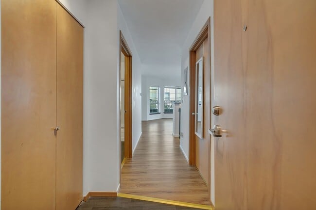 Building Photo - Heart of Capital Hill Studio with Parking ...