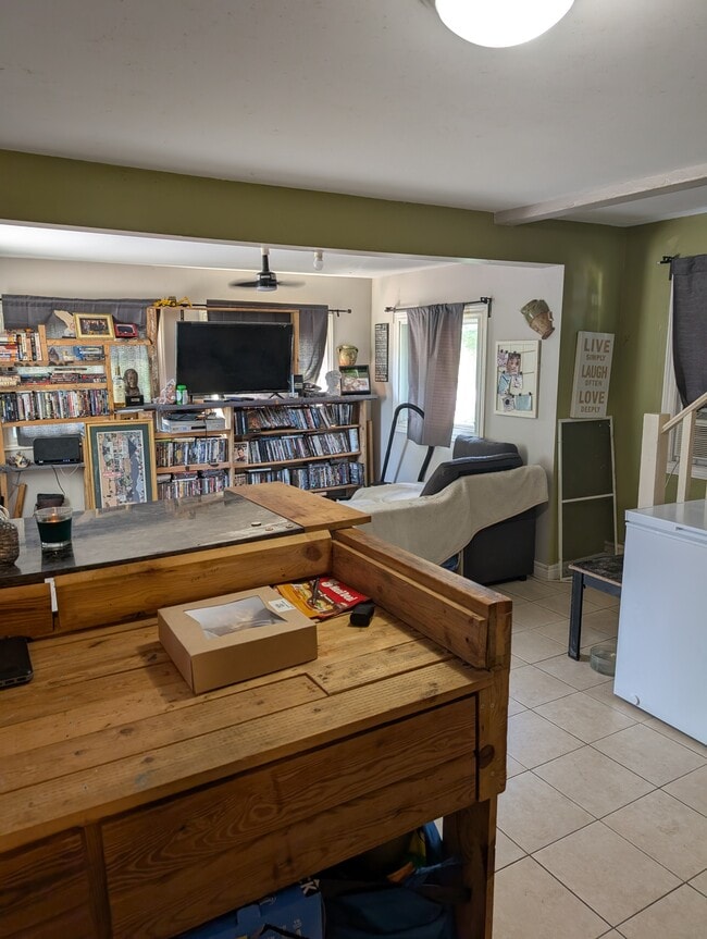 Photo du bâtiment - 5883 Mcleod Rd