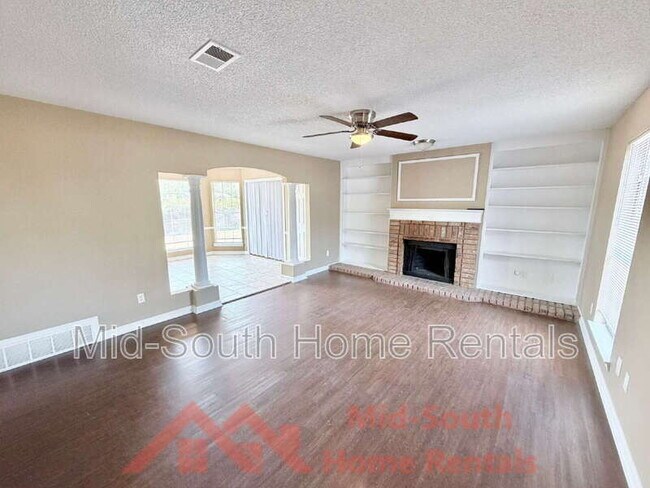 Foto del edificio - 347 Port Douglas Cove