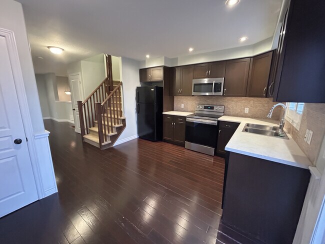 Photo du bâtiment - Spacious 2 Bedroom Townhome In Binbrook