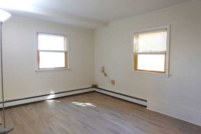 Building Photo - 37 Hillside Ave