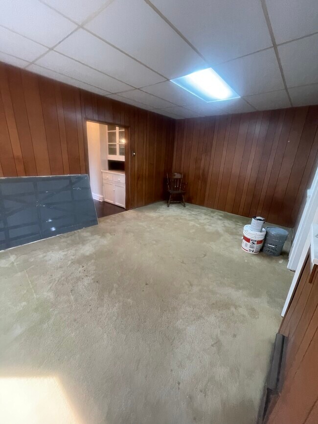 living room area - 4650 Pope Ave