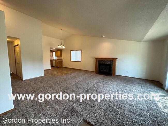 Building Photo - 3 br, 2 bath House - 10431 SE Liebe St
